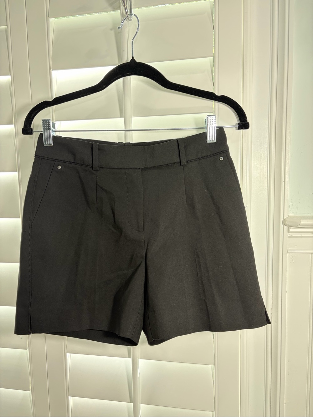 NWT WHBM Smooth Stretch 5" Black Short sz 0